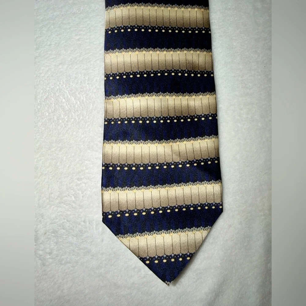Valerio Garati elegant navy